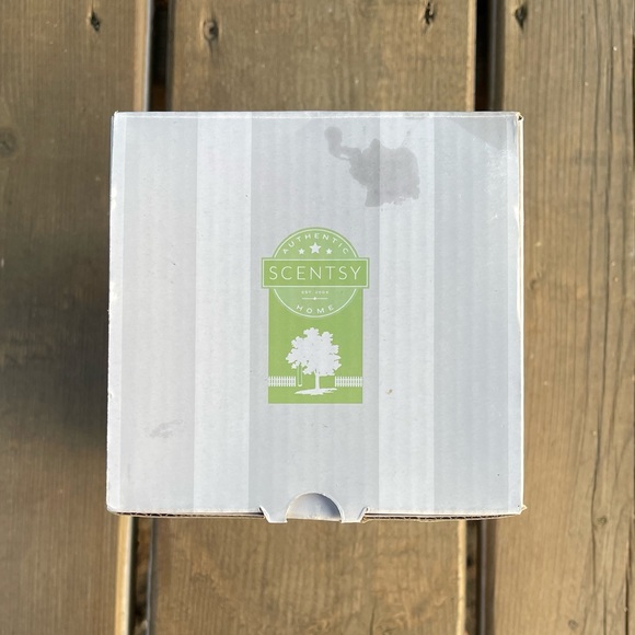 Scentsy Tilia Tree Pattern Wall Plug-In Wax Warmer in Original Box - Picture 3 of 12